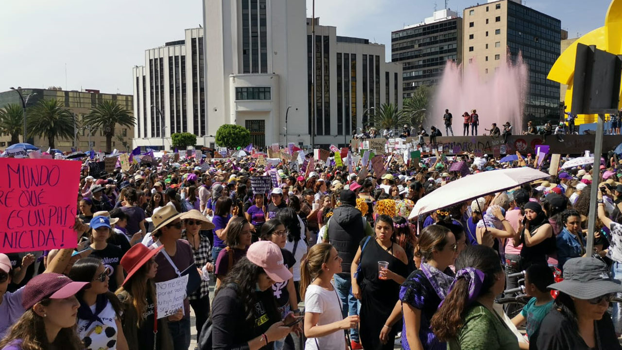 Así transcurre la marcha por el 8M en la Ciudad de México | LatinUS