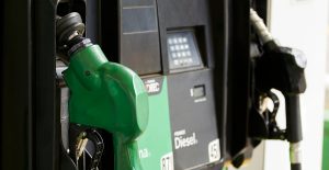 Ventas de gasolina de Pemex caen un 48% en abril