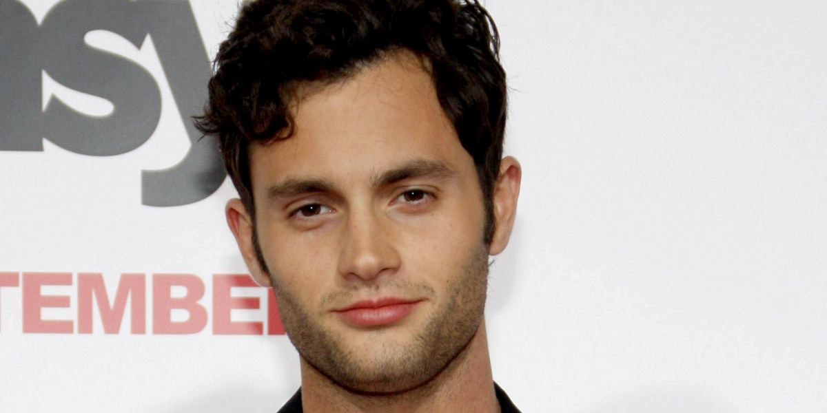Penn Badgley habla de las denuncias de acoso contra Chris D’Elia