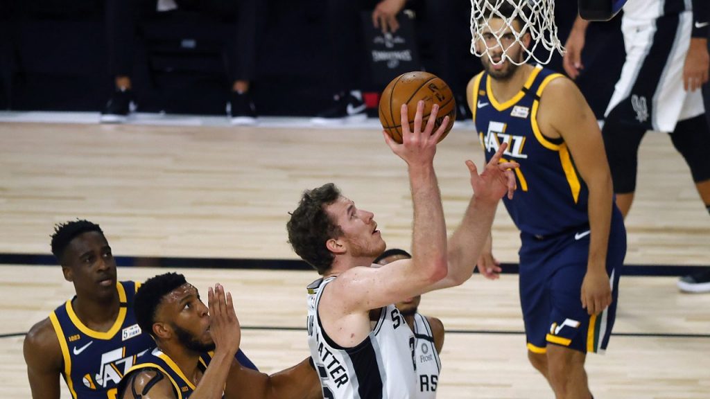 Spurs vencieron a Jazz, pero ya estaban fuera de los playoffs. (Foto: Reuters)