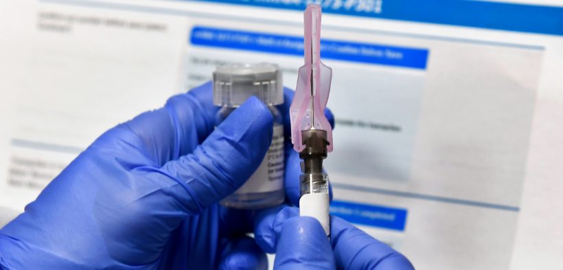 Segundo voluntario de vacuna de AstraZeneca presenta efectos adversos