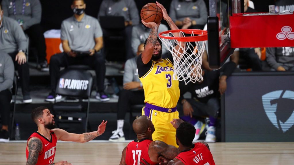 Davis fue el más dominante en el triunfo de Lakers sobre Rockets. (Foto: Reuters)