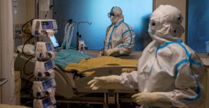 Alerta OMS de incremento en hospitalizaciones por Covid en jóvenes