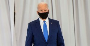 Biden tiene el apoyo del 62% de los votantes latinos, según encuesta