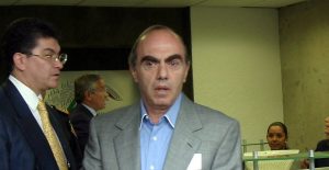 UIF descongela cuentas de Kamel Nacif