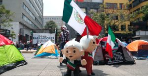Gobierno de la CDMX permite el paso al zócalo al FRENAAA