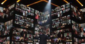 Rinden homenaje a las víctimas de pandemia por la Covid-19 durante la ceremonia de los Premios Goya