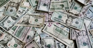 Pemex debe pagar el 18.3% de su deuda en menos de un año, informa Banxico