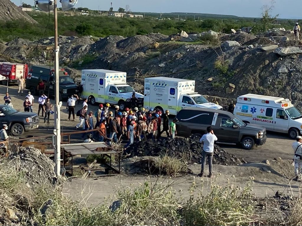 Ya suman seis mineros muertos en la mina de Múzquiz, Coahuila; sacan el cadáver