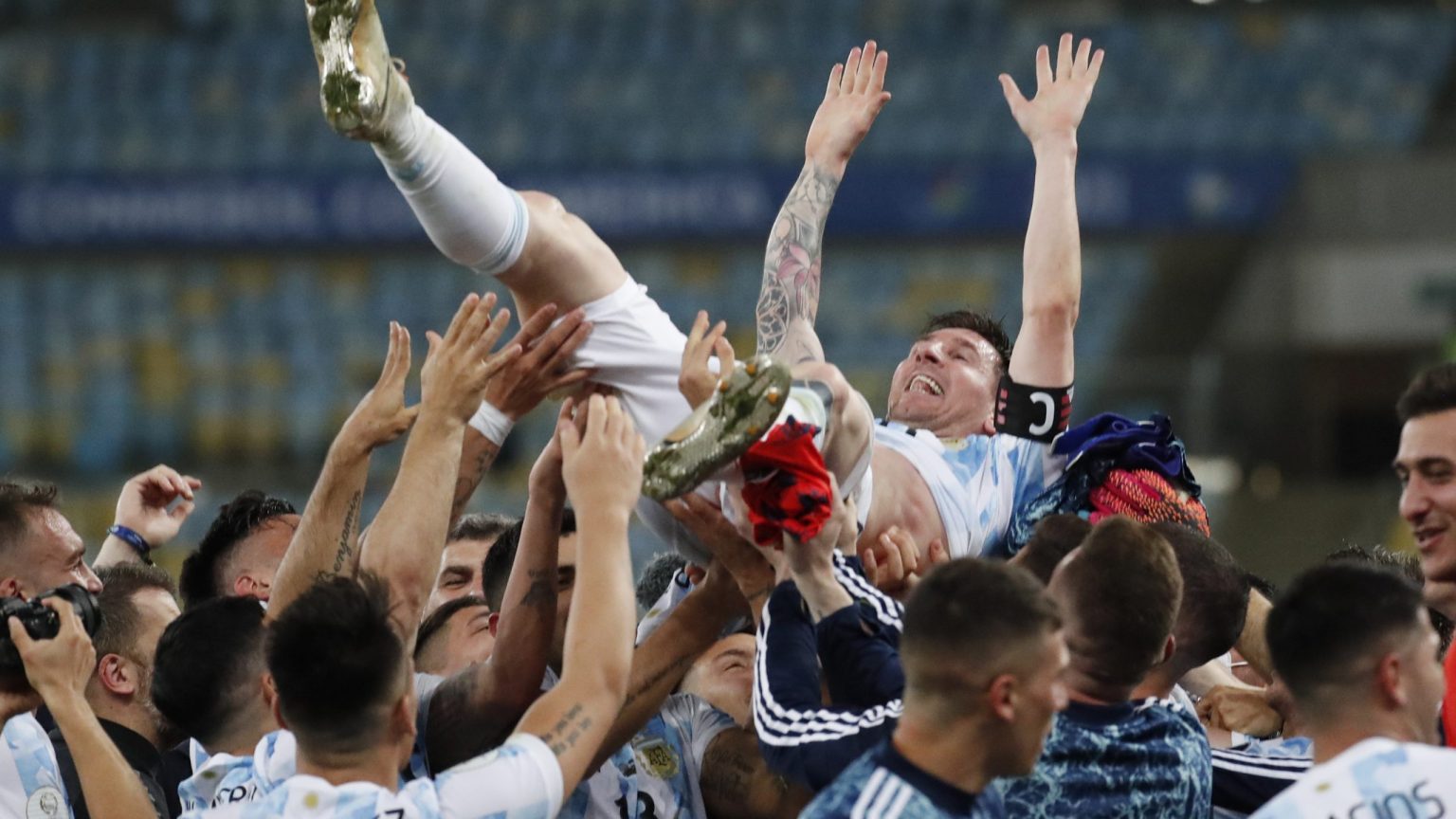Messi toca el cielo en la Copa América... Campeón, goleador e incansable