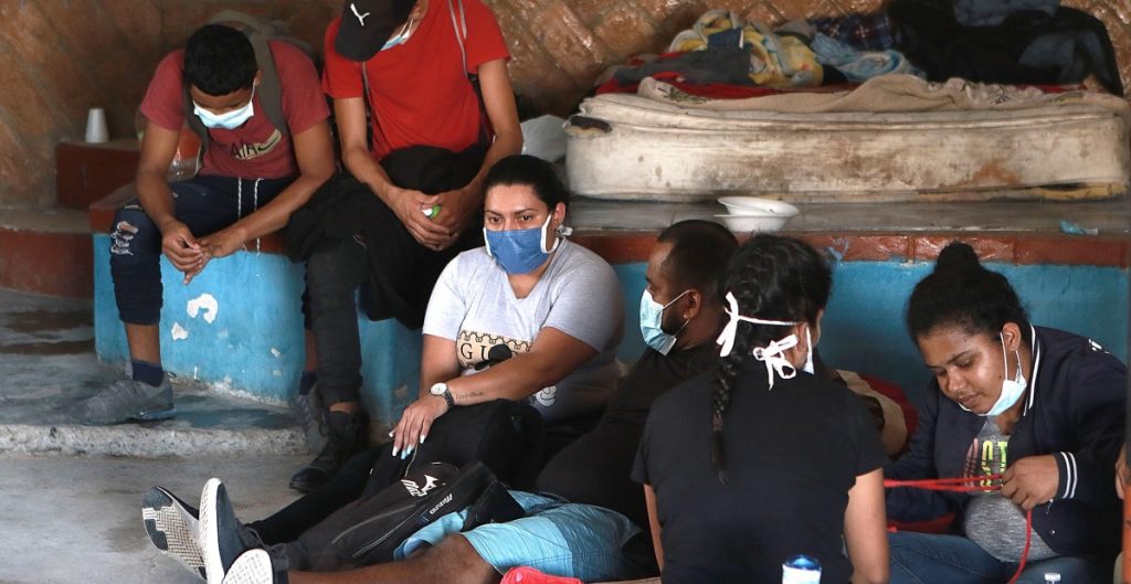 Nueva ley en Illinois prohibe detener y encarcelar a migrantes durante