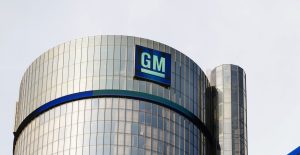GM vuelve a parar la producción de camionetas en EU y México ante falta de chips