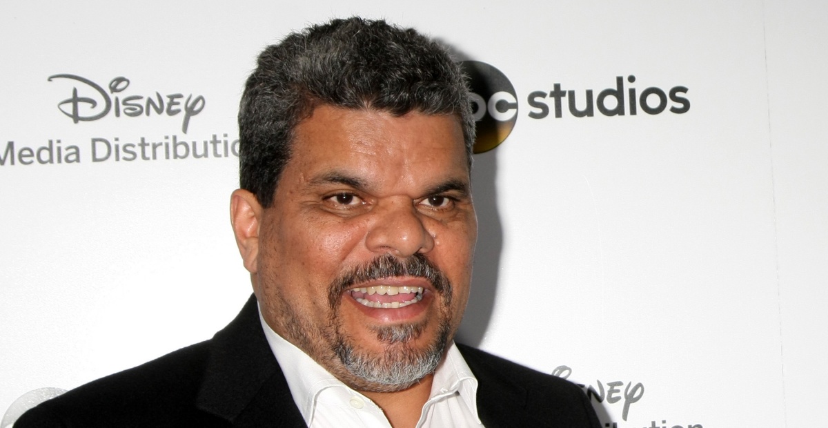 luis-guzman-serie-merlina-papa-gomez-add
