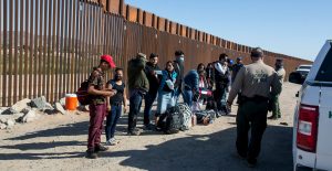 EU expulsó a más de 200 mil migrantes en julio mediante la "deportación acelerada" mexicanos