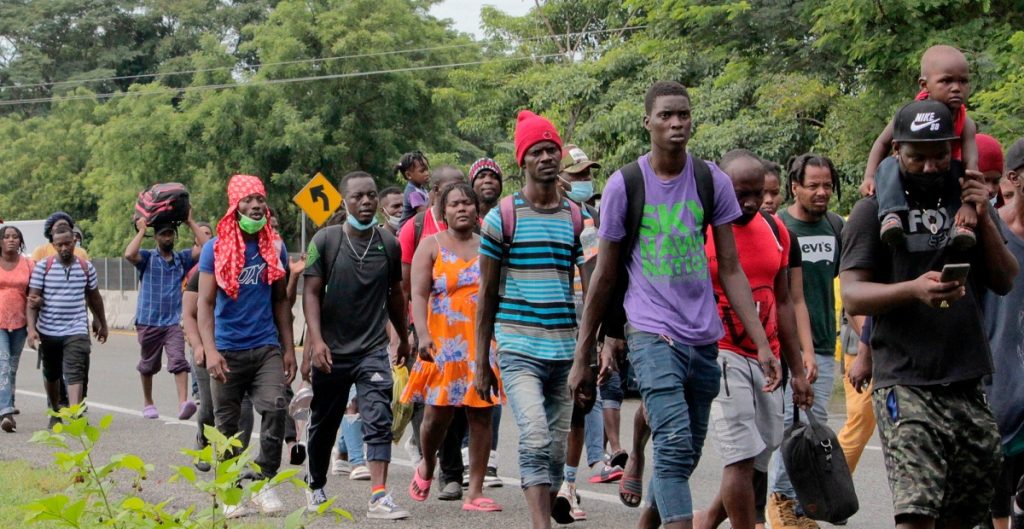 Migrantes haitianos marchan en Tapachula, Chiapas; piden al gobierno agilizar trámites