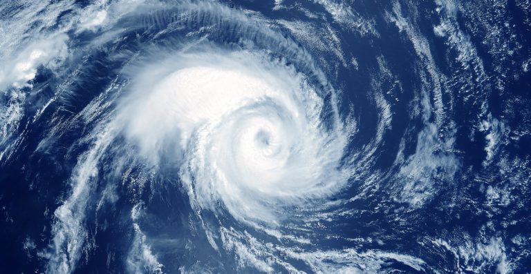 "Larry" se intensifica a huracán categoría 2 al este de ...