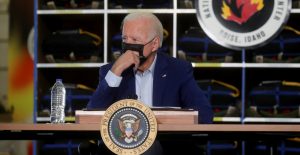 Fiscales de 24 estados en EU amenazan con demanda a Biden por medidas contra la Covid-19