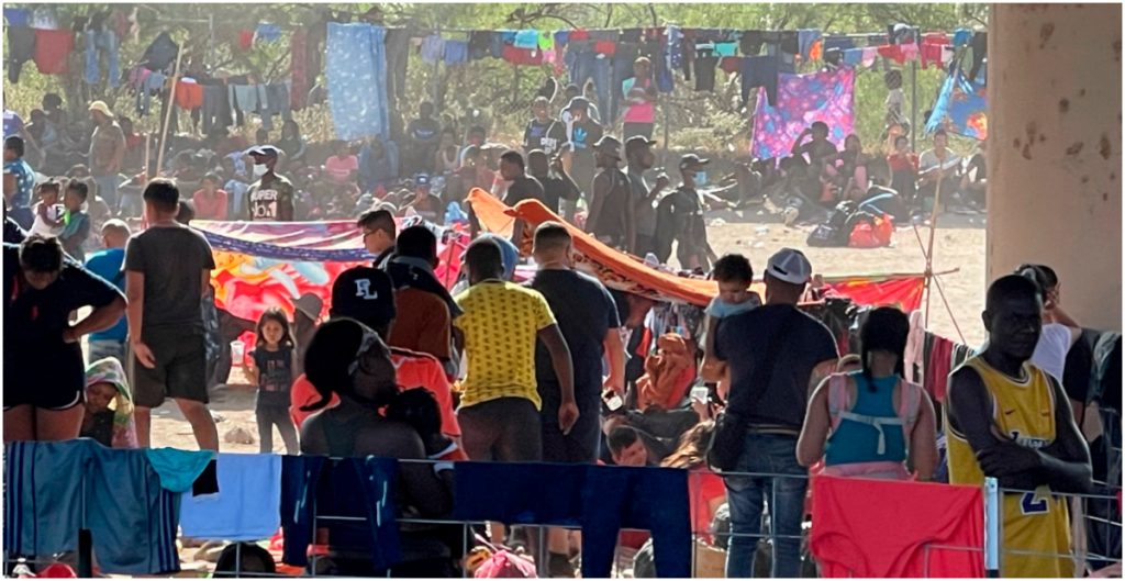 Gobierno de Biden impugna orden que prohíbe usar norma sanitaria para expulsar migrantes de EU Gobierno de Biden impugna orden que prohíbe usar norma sanitaria para expulsar migrantes de EU