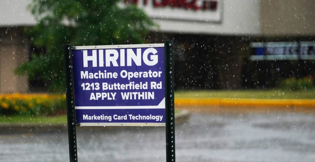 Desempleo en Estados Unidos baja al 4.6 en octubre; entre latinos, al 5.9