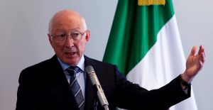 Embajador de EU en México reconoce "camino doloroso" de caravana migrante