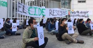 Alumnos demandan la destitución inmediata de Romero Tellaeche a cambio de desocupar instalaciones del CIDE