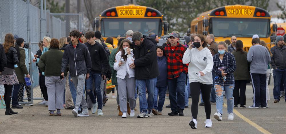 Muere menor de 17 años tras tiroteo en escuela de Michigan; suman cuatro personas fallecidas