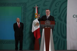 México permitirá estancia temporal a migrantes del programa ''Quédate en México''