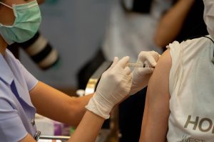 Sinovac prevé tener en tres meses nueva versión de su vacuna contra la variante Ómicron