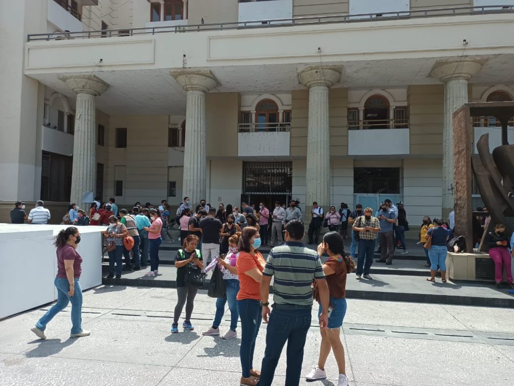 Desalojan edificios de gobierno y escuelas por sismo de 4.8 en Guerrero