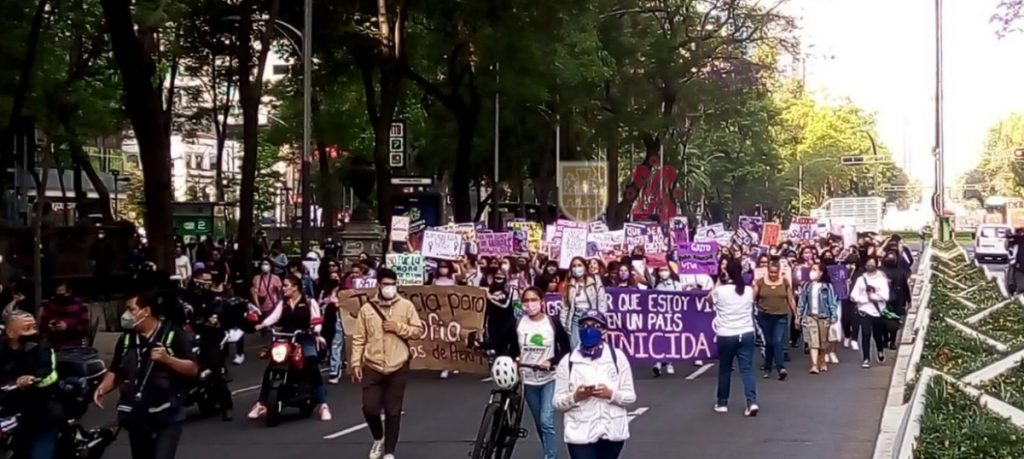 Estudiantes de la UNAM marchan para exigir justicia por el asesinato de Sofía, alumna de 17 años