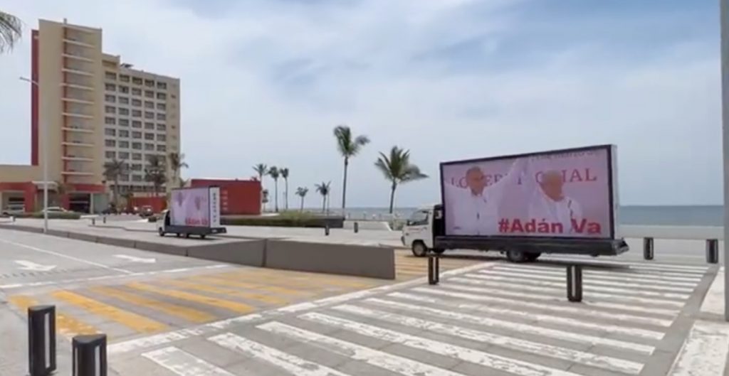 En Nuevo León, Veracruz y Guerrero colocan mantas de apoyo a Adán López; el titular de la Segob guarda silencio ante cuestionamientos