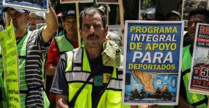Migrantes deportados en Tijuana piden ayuda del gobierno y recuerdan que por muchos años enviaron remesas a México