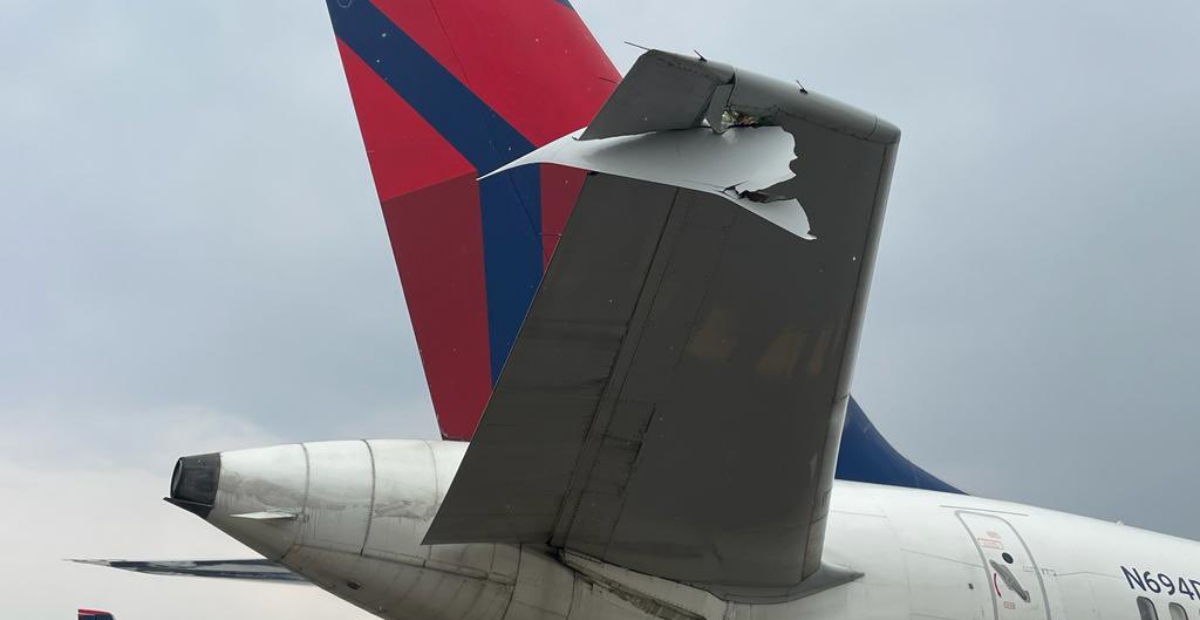 AICM reporta el choque de dos aviones en el área de pistas