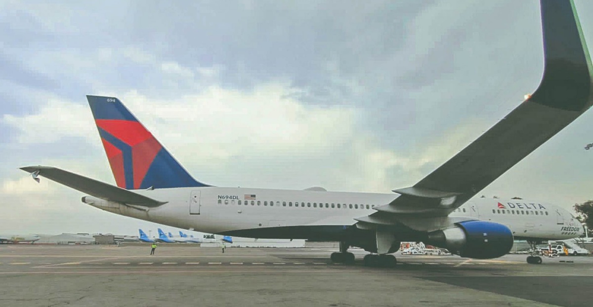 "Tardamos más de una hora dentro del avión" pasajero narra choque en