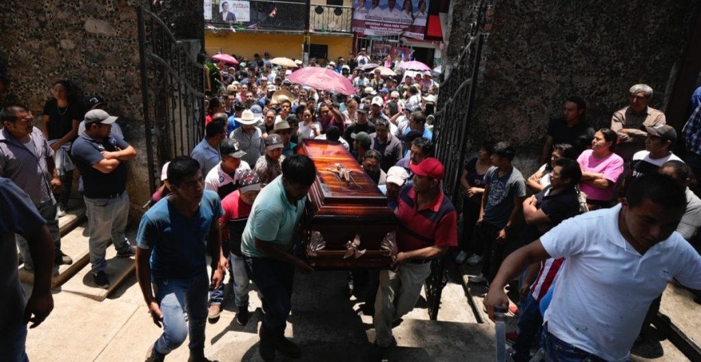 Violencia del narcotráfico en México cobra la vida de civiles y políticos a medida que se acercan las elecciones